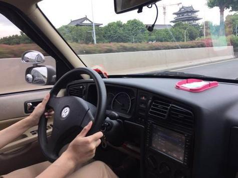 尋找陪駕服務時,你需要注意,不同地區和駕校的收費標準是有所差異的